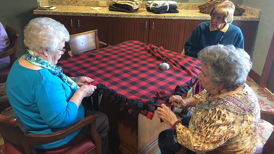 retirement seniors make blankets for homeless
