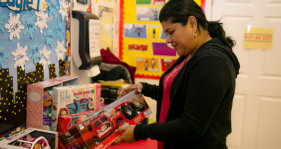 Aldine families receive toys and food to make holidays a little easier