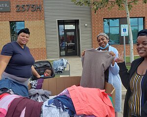 mattress mack donates clothes to families in houston