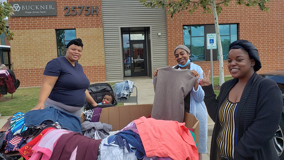 mattress mack donates clothes to families in houston