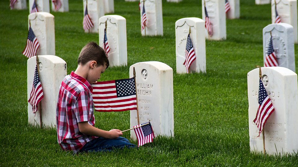 memorial day is a day to remember those who have died in military service