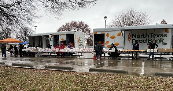 Buckner and North Texas Food Bank provide holiday cheer to Wynnewood community