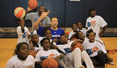 10-11-mavsturkeydunk-485