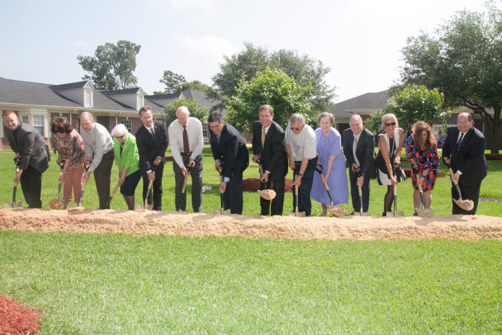 16-04-calder-woods-groundbreaking-leaders-shoveling