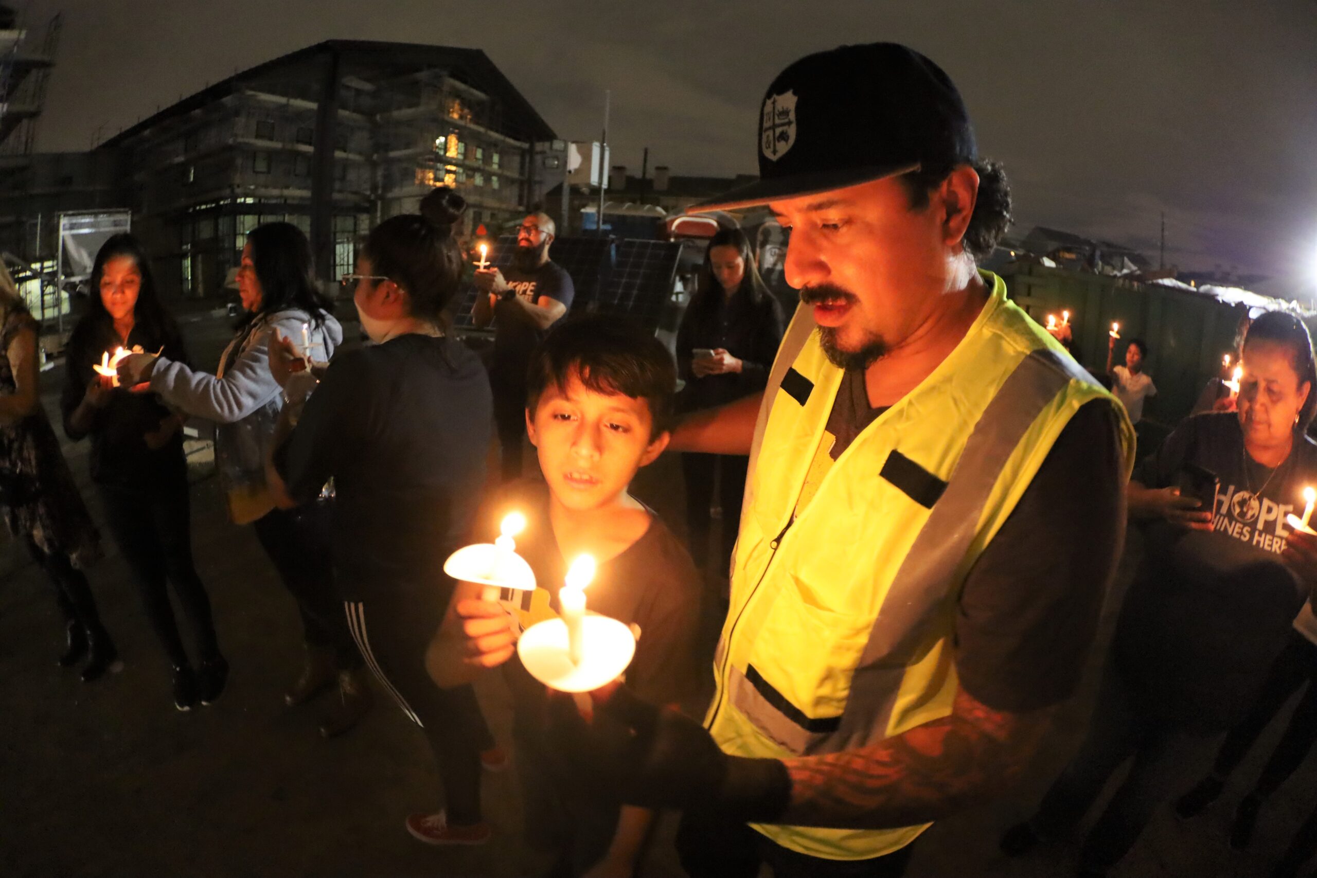 19-11-fhc-hope-center-bachman-candle-lighting-gabriel-angel-polanco_calvary