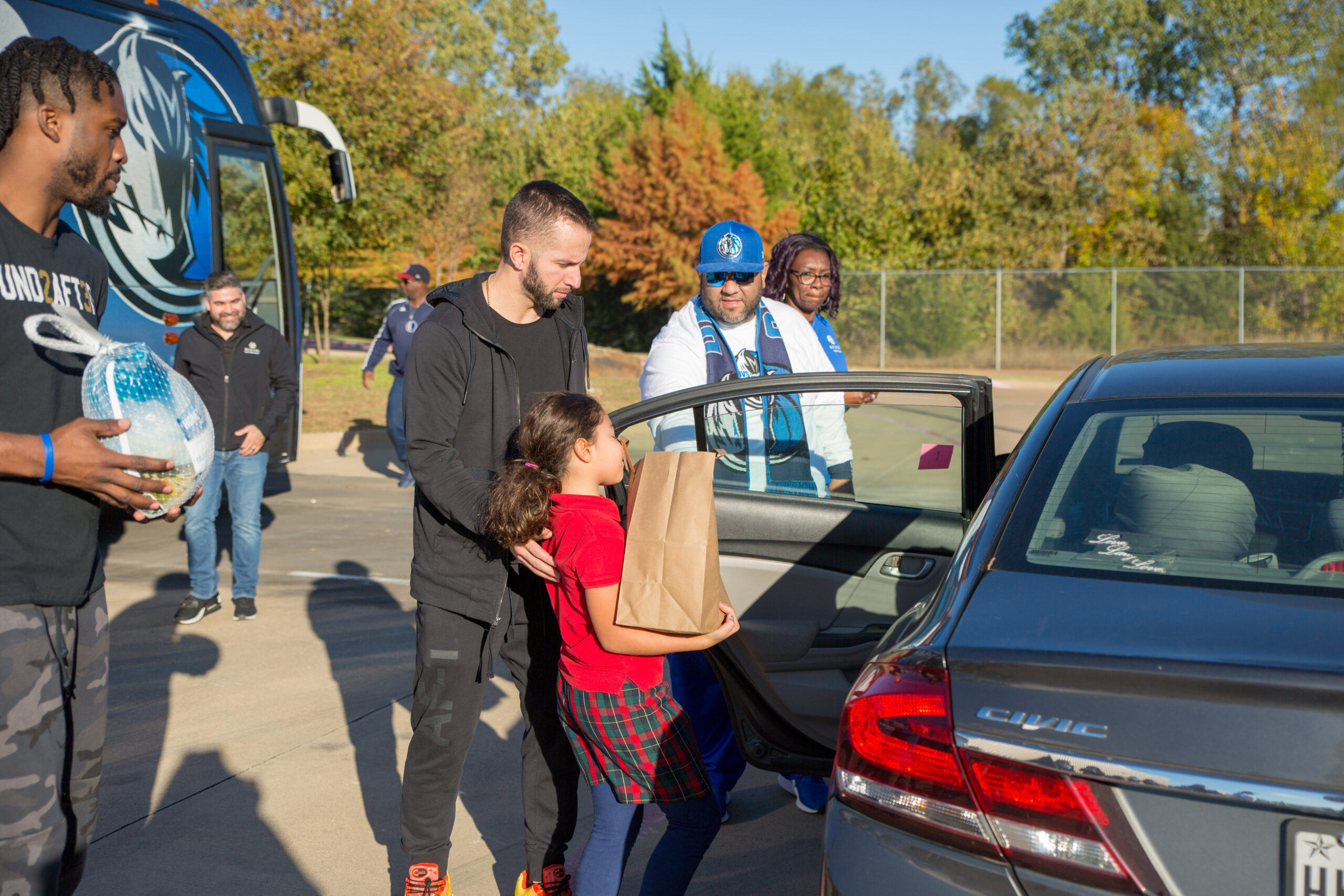 2018-mavs-thanksgiving-buckner-dallas-2