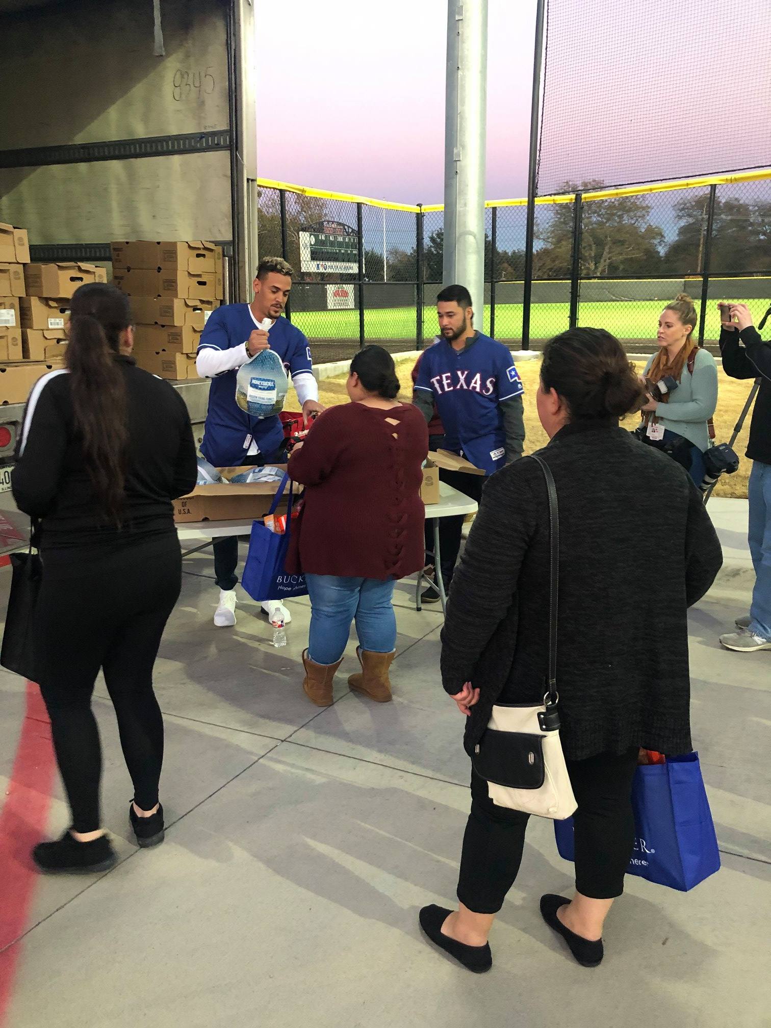 2018-rangers-family-hope-center-thanksgiving-5
