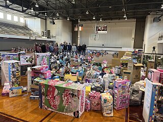 Spreading cheer in Longview