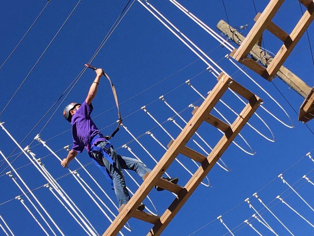 children-balance-on-ropes-course