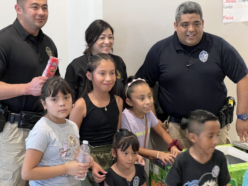dallas-police-officers-in-community