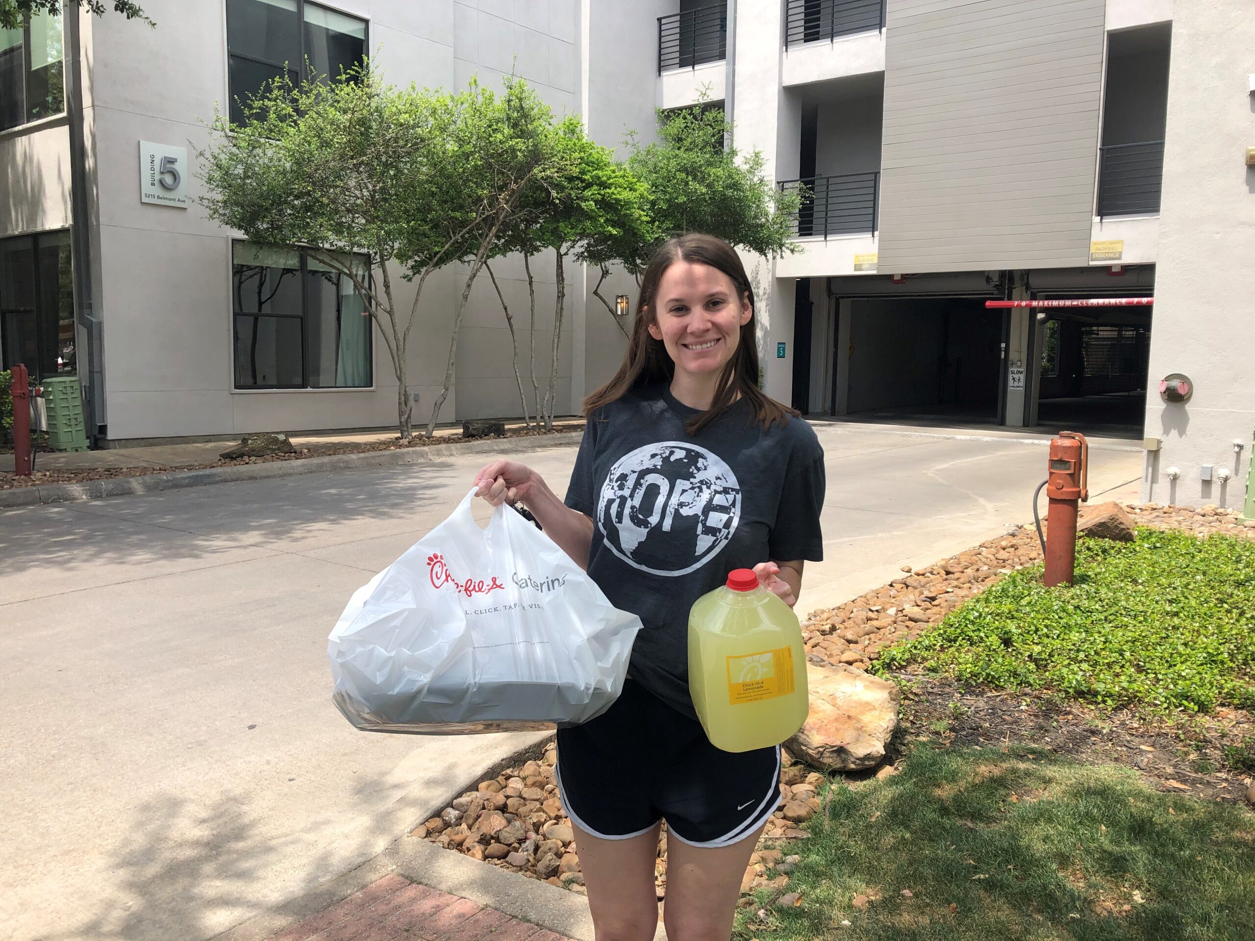 fc-dallas-delivers-free-lunch-to-buckner-foster-care-and-adoption-essential-employees