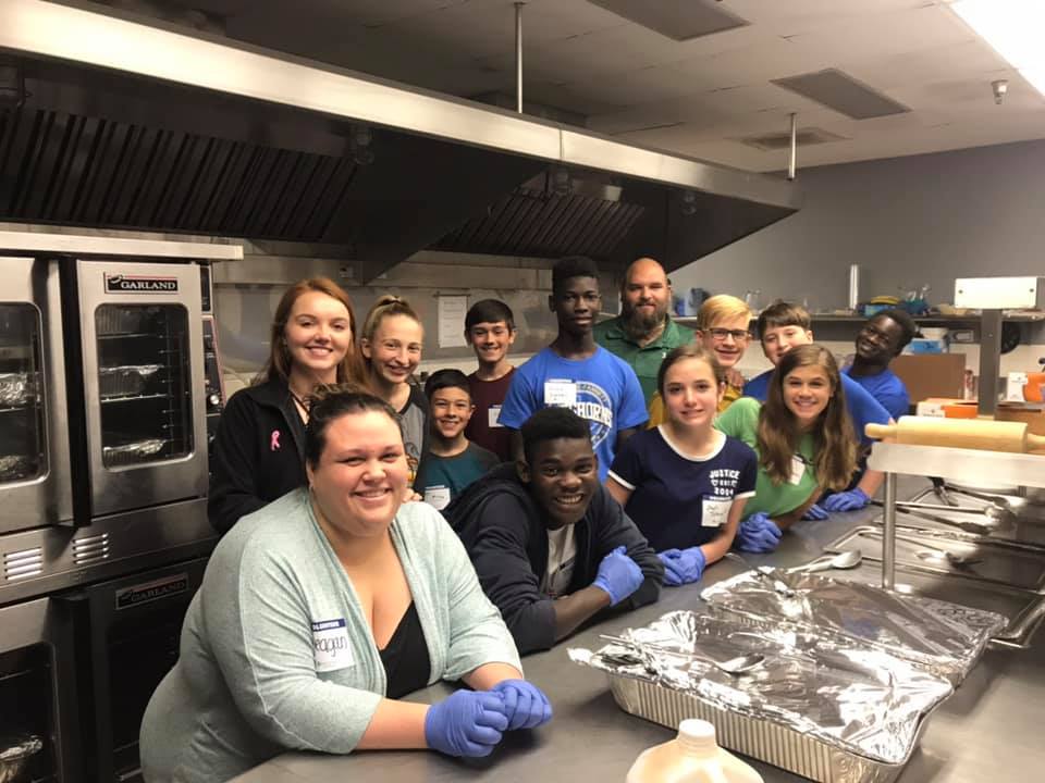 grace-community-church-serving-at-thanksgiving