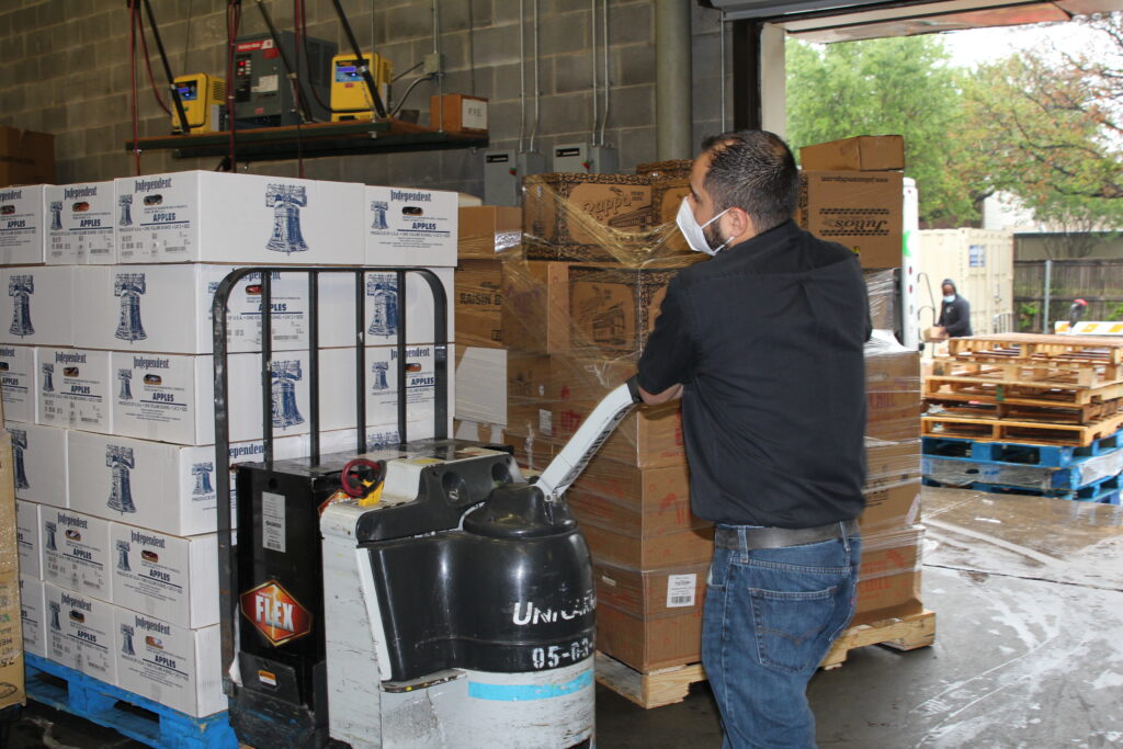 heb-donates-fresh-fruit-to-buckner