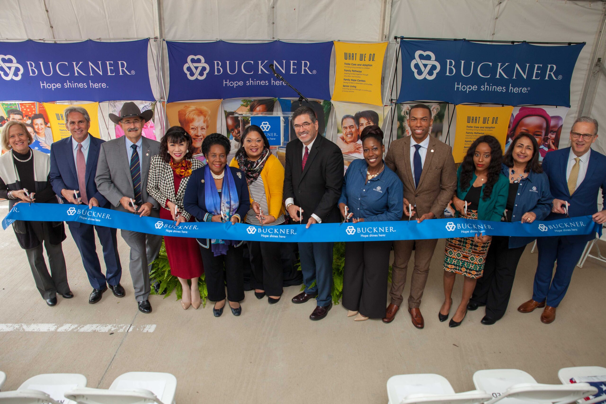 houston-ribbon-cutting-2018