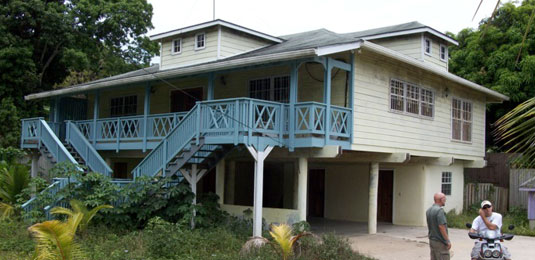 inside-honduran-island