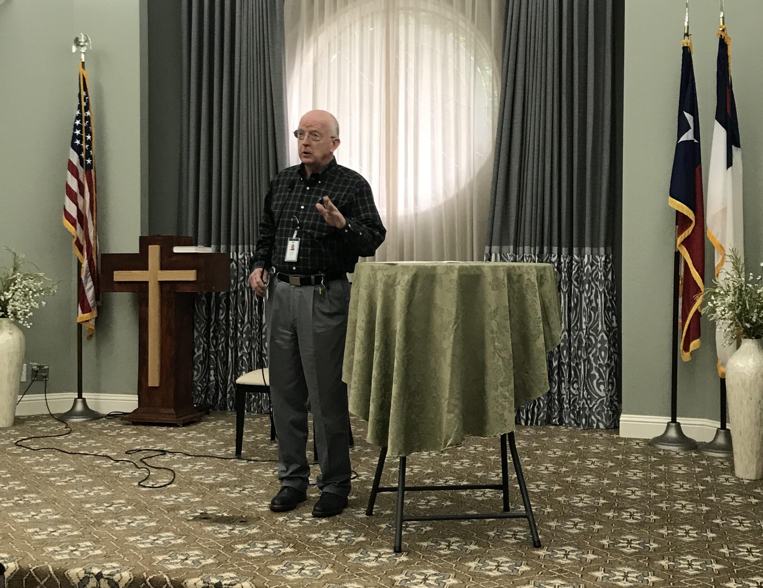 john-bender-teaching-to-televised-audience-at-parkway-place