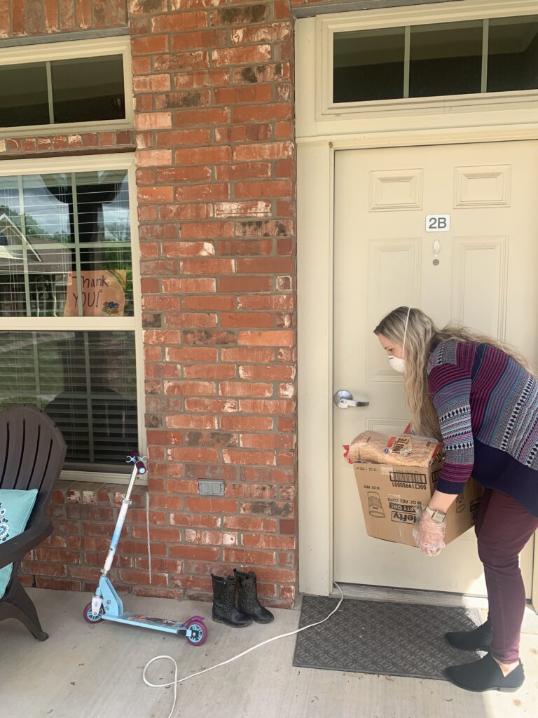 longview-volunteers-deliver-food-to-famlies-served-by-buckner