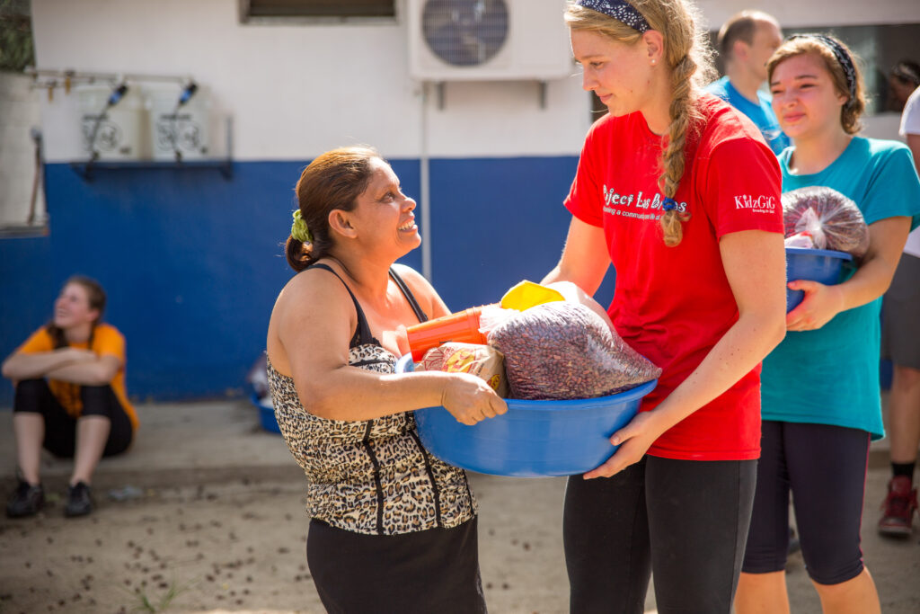 mission-trip-food-aid