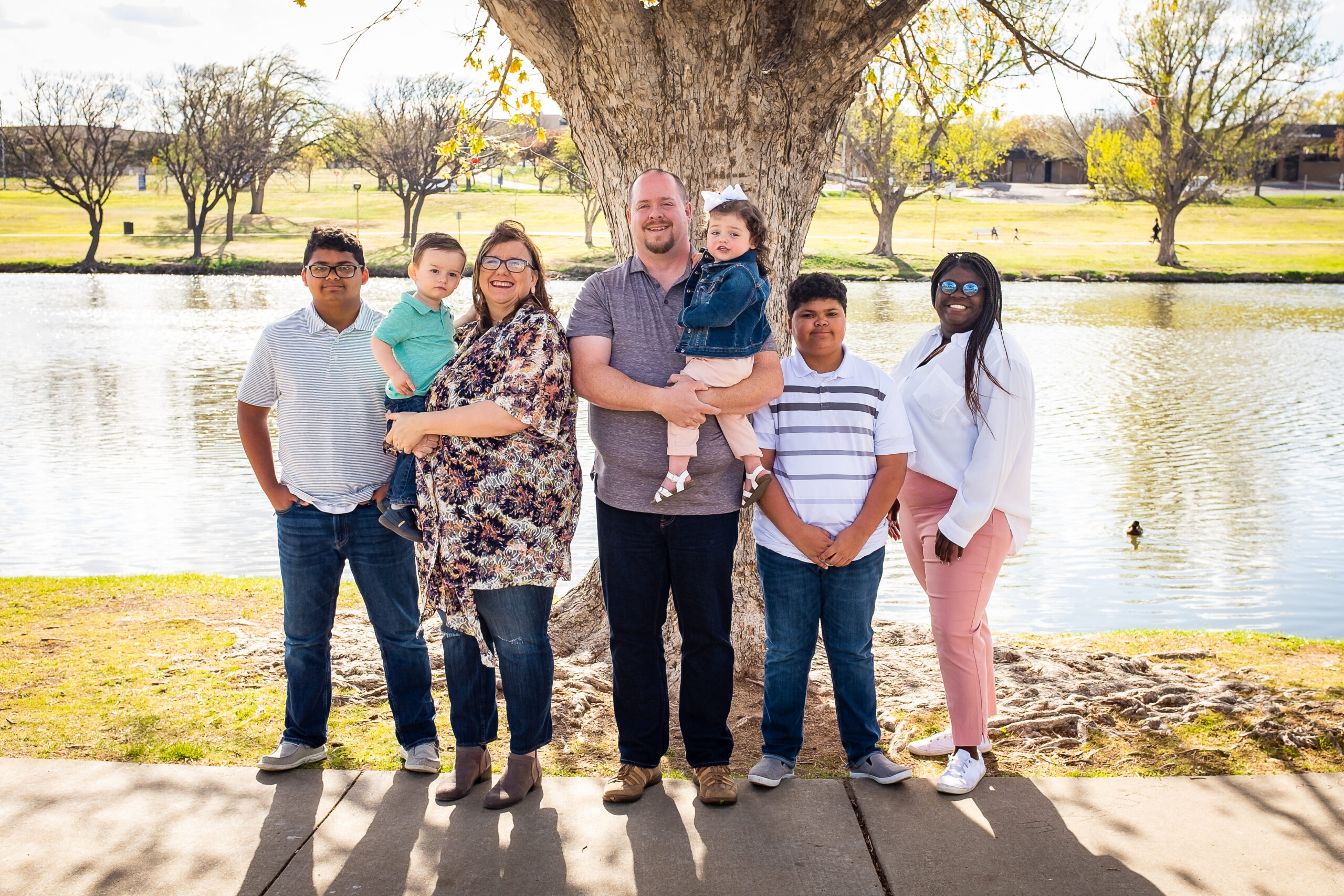 Ian, Everett, Mindy, Shawn, Emersyn, Owen and Dasia Moore. [Shaie Williams for Buckner International]