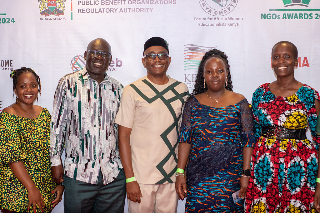 Buckner Kenya staff accept award