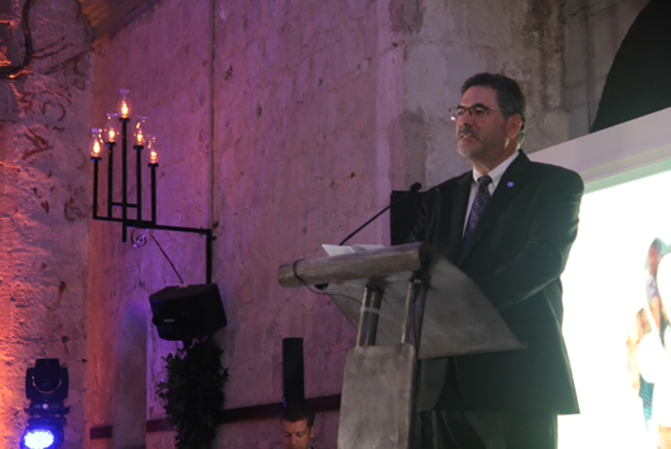 reyes-mexico-10anniversary