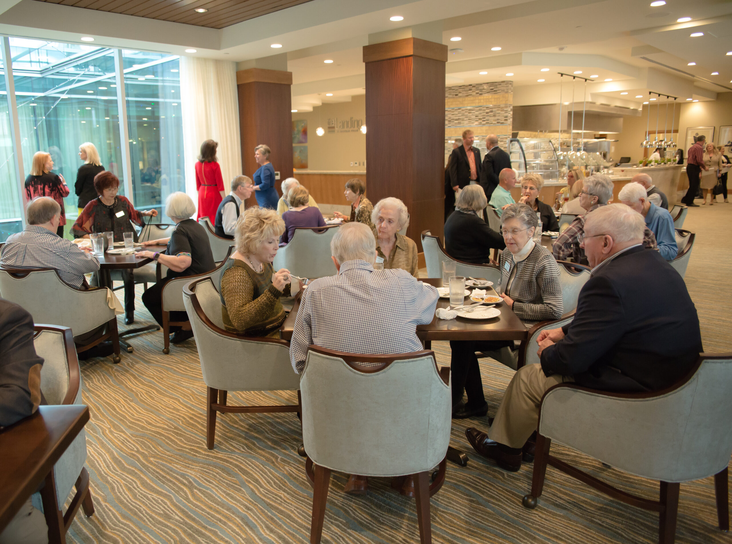 senior-living-dining
