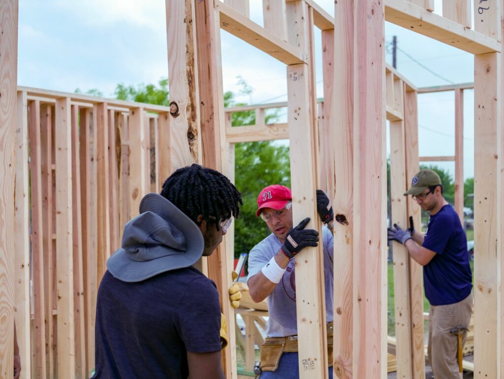 spring-break-volunteers-build-home-in-a-week
