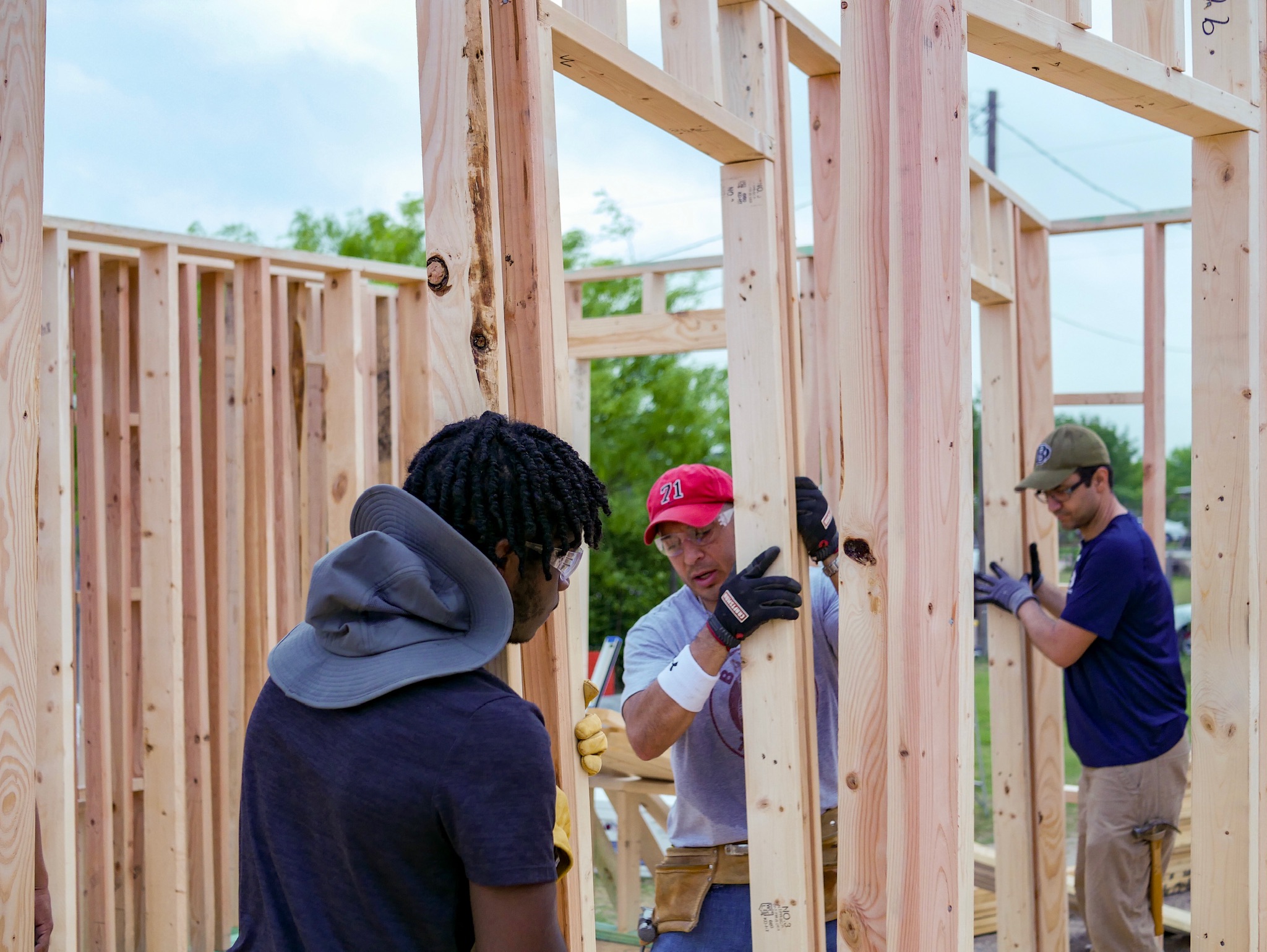 spring-break-volunteers-build-home-in-a-week