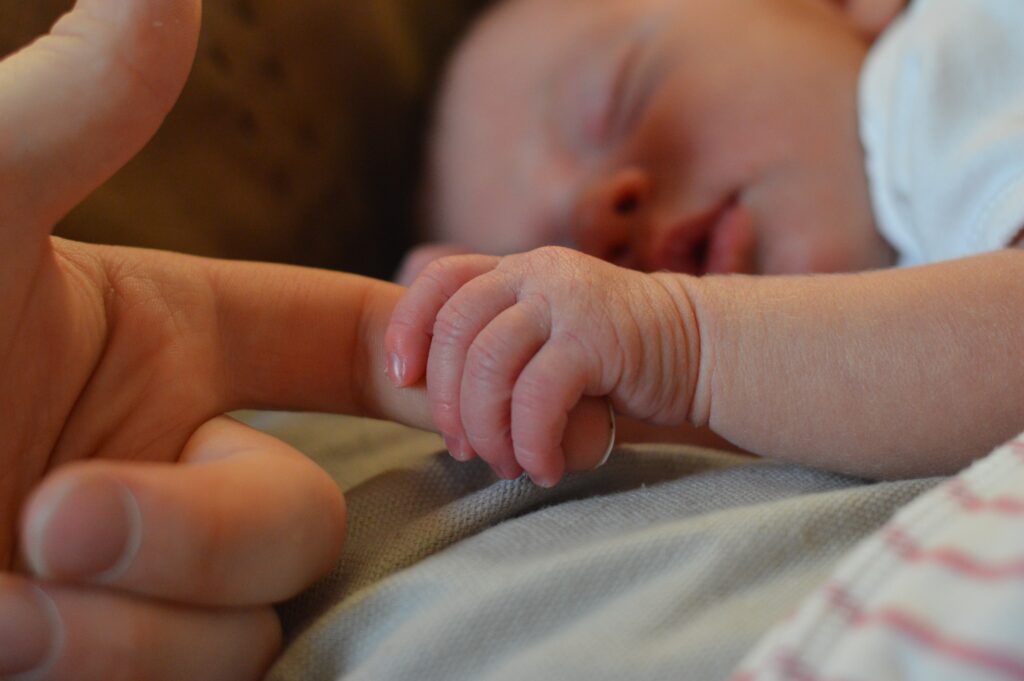 stock_newborn-hands